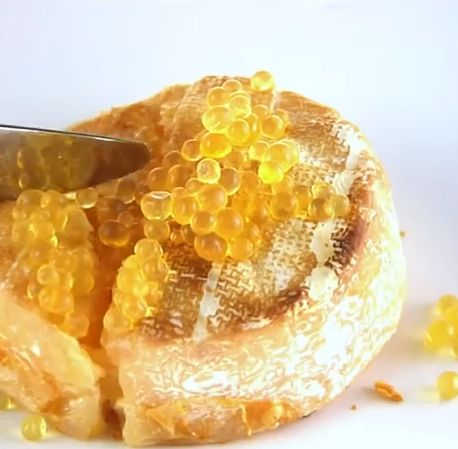 Bagt Camembert med honning perler (Agar Agar)